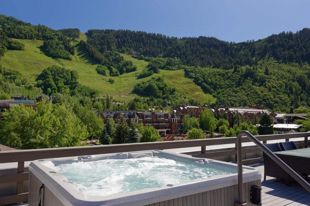 Independence Square 300, Nice Hotel Room With Great Views, Location & Rooftop Hot Tub! Aspen Exterior photo